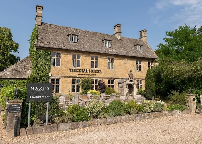 Explore Bourton-on-the-Water United Kingdom Hotels: A Guide to the Perfect Accommodations