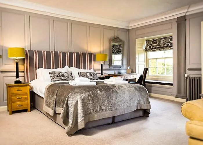 Discover Lakeside Hampshire: Your Ideal Stay at Warner Hotels